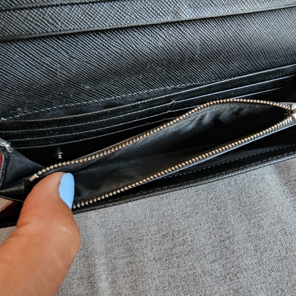 Authentic Prada sling wallet good condition - Picture 13 of 16